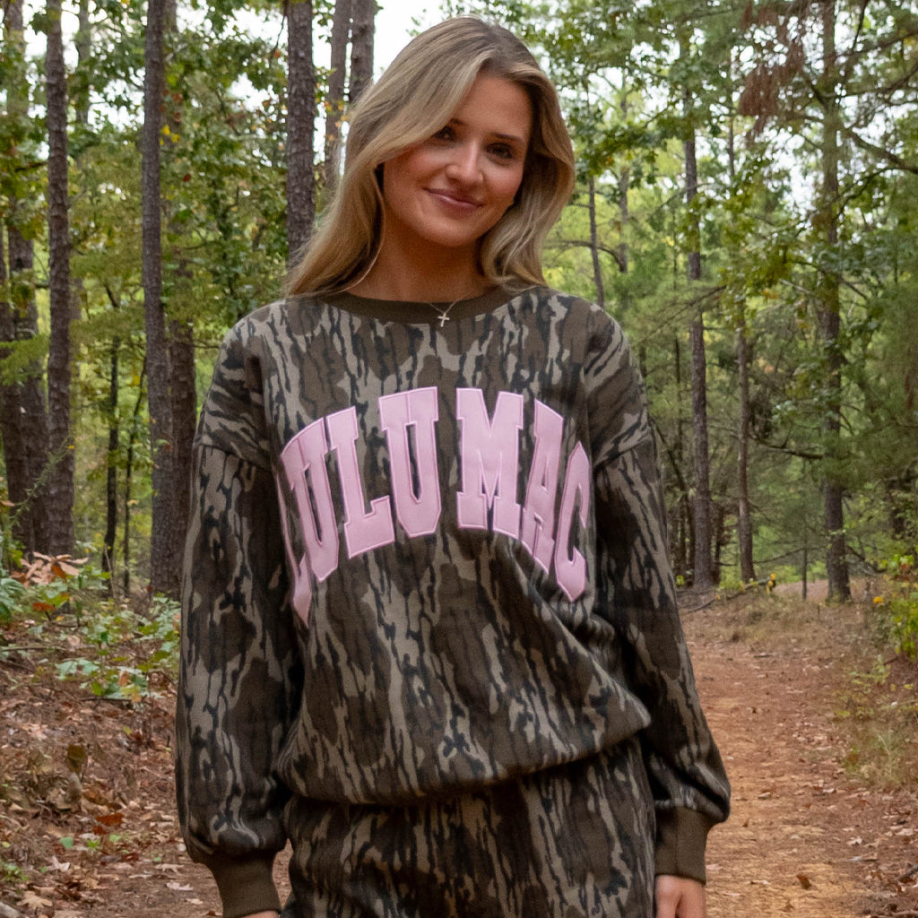 LM-SW-1017 Mossy Oak Sweatshirt W/ Light Pink Letters